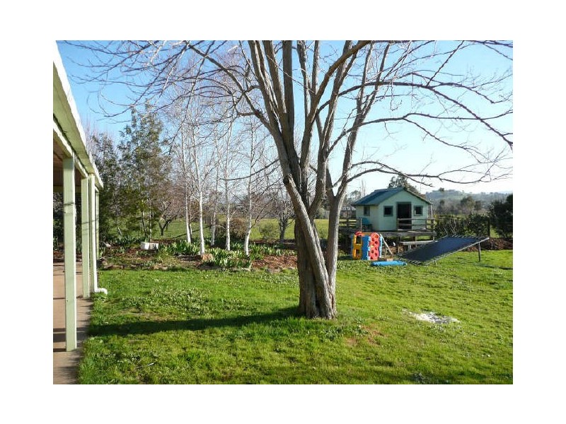 8 Wallace Road, Allans Flat VIC 3691