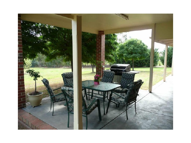 6 Innisfree Drive, Wodonga VIC 3690