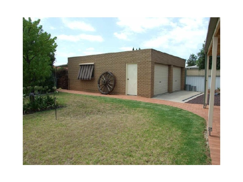 9 Edinburgh Circuit, Wodonga VIC 3690