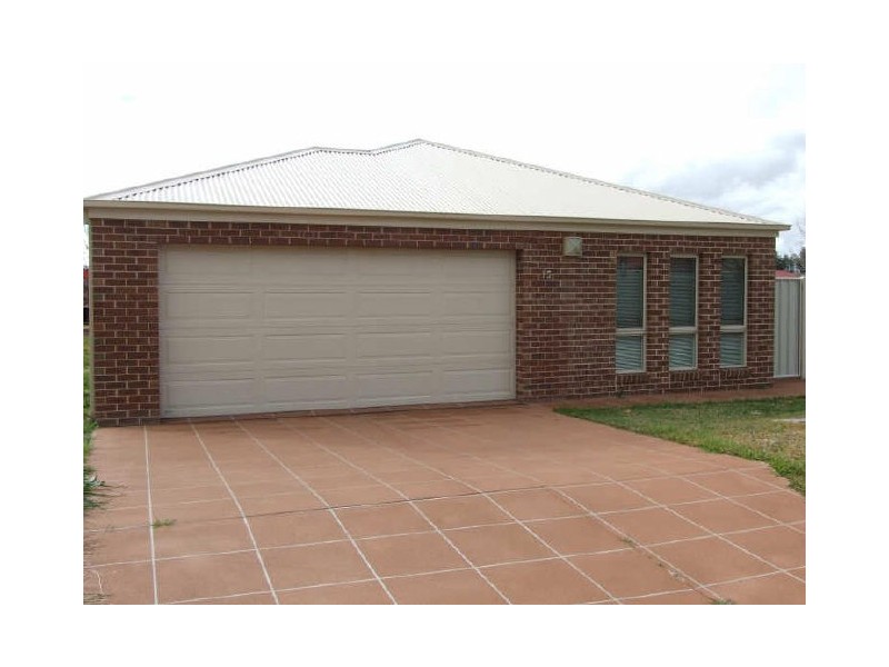 15 Oakmont Circuit, Wodonga VIC 3690