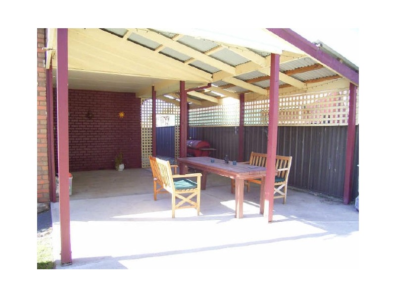 8 Universal Court, Wodonga VIC 3690