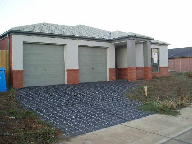 24 Sing Crescent, Berwick VIC 3806