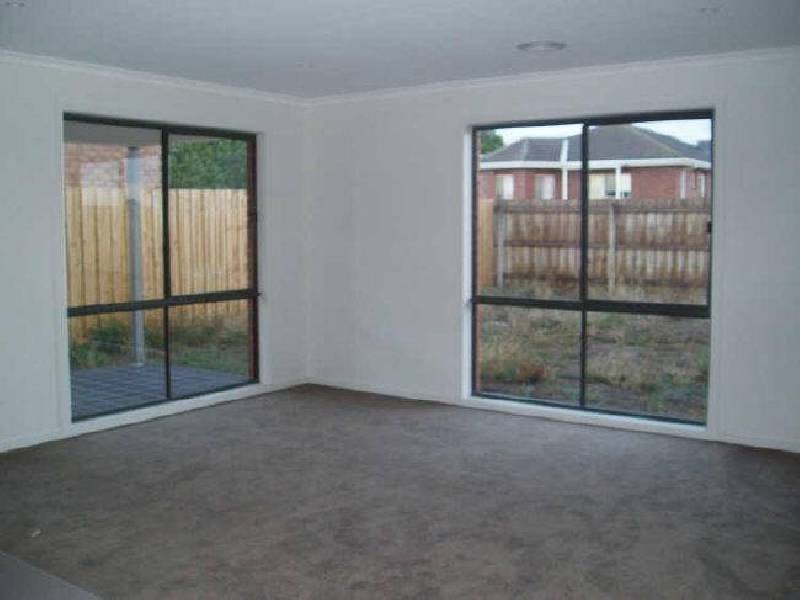 24 Sing Crescent, Berwick VIC 3806