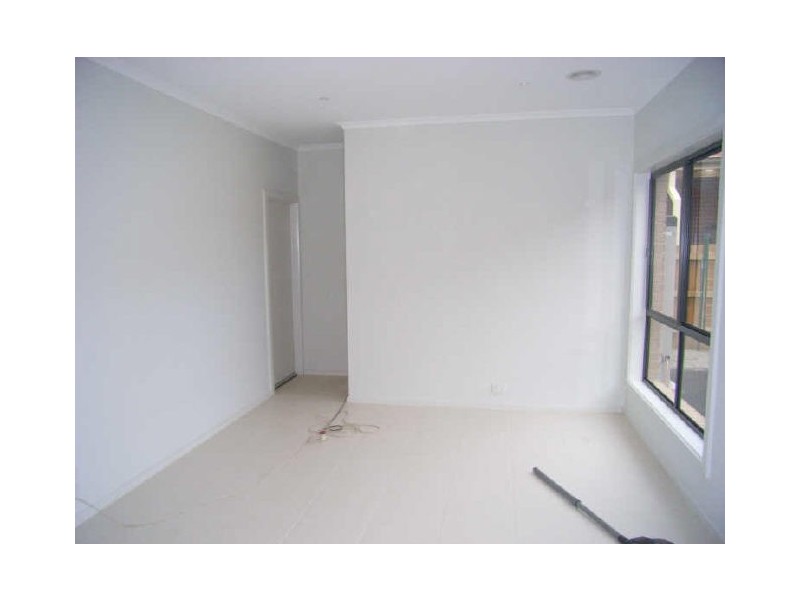 8 Castlebury Place, Deer Park VIC 3023