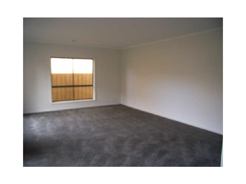 8 Castlebury Place, Deer Park VIC 3023