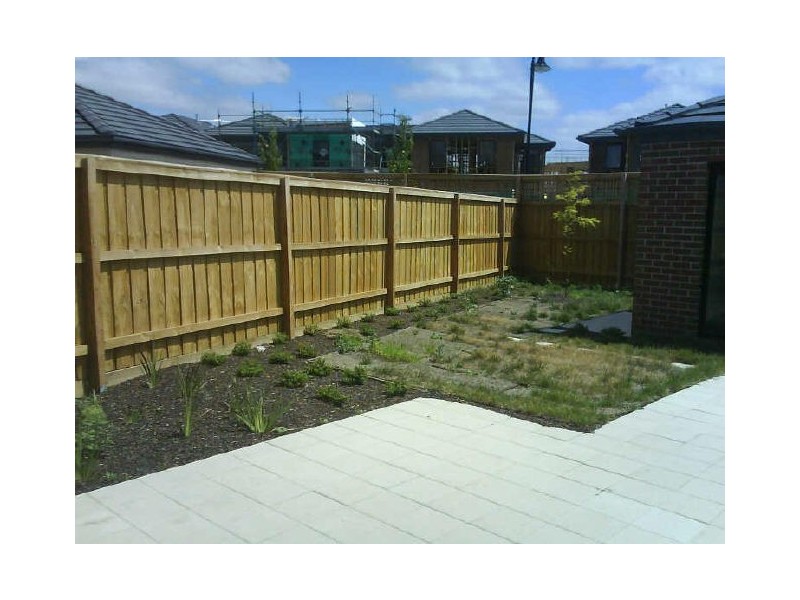 27 Evergreen Blvd, Clayton South VIC 3169