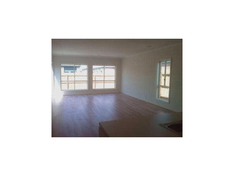 96 Dunscombe Park Way, Deer Park VIC 3023