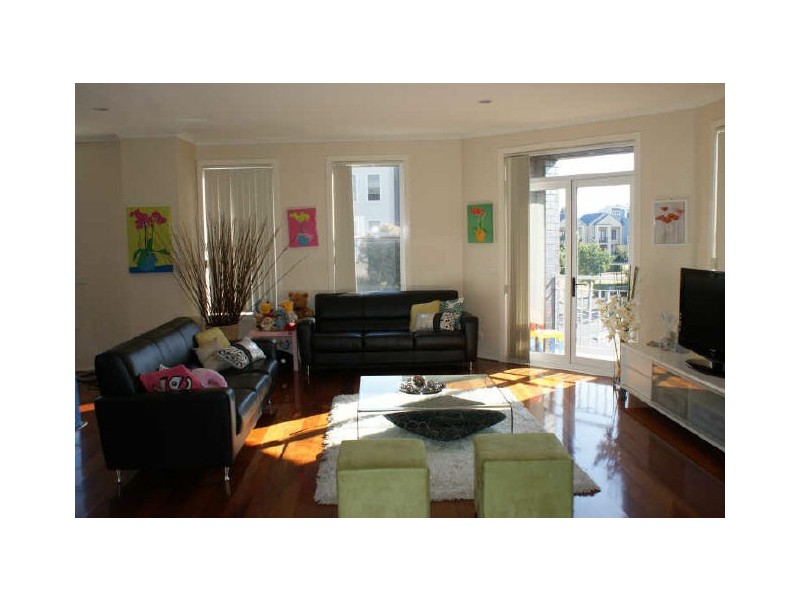 83 Mercantile Parade, Kensington VIC 3031