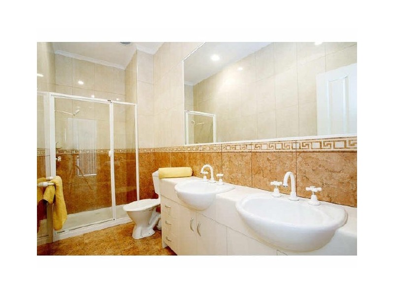 83 Mercantile Parade, Kensington VIC 3031