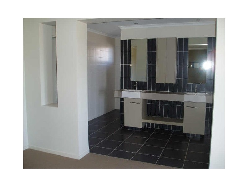 1 St Leonards Avenue, Derrimut VIC 3030