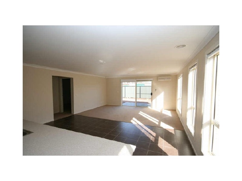 21 Blue Jay Crescent, Tarneit VIC 3029