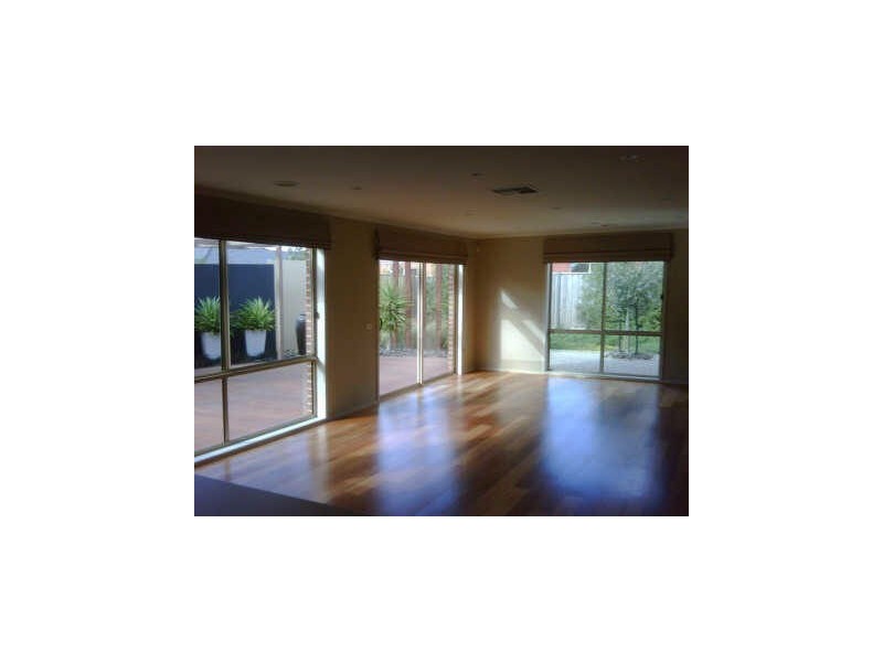 6 St Andrews Drive, Deer Park VIC 3023