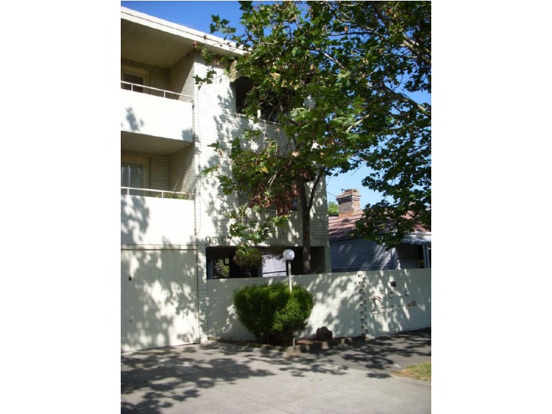 2/95 Eastwood Street, Kensington VIC 3031