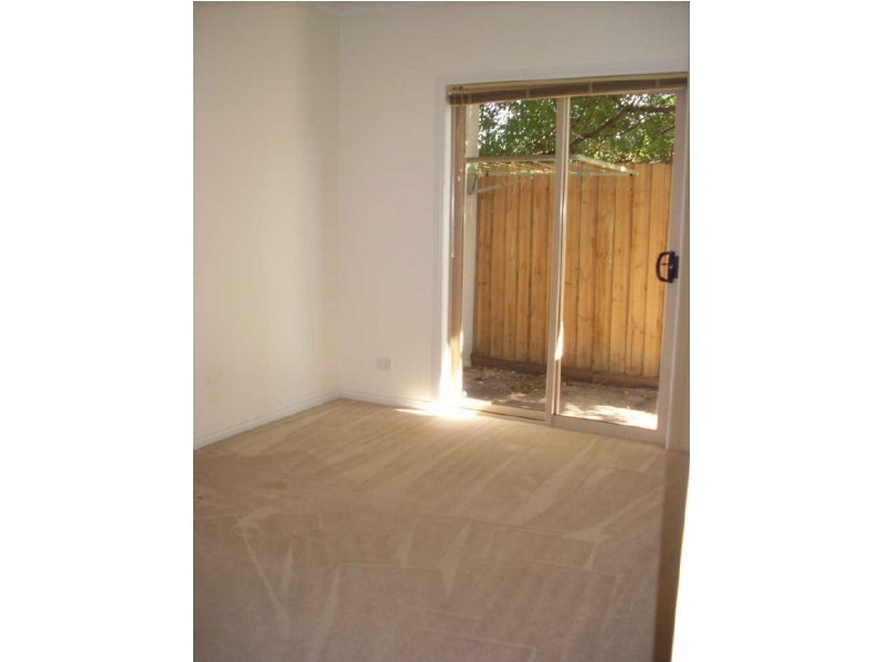 2/95 Eastwood Street, Kensington VIC 3031