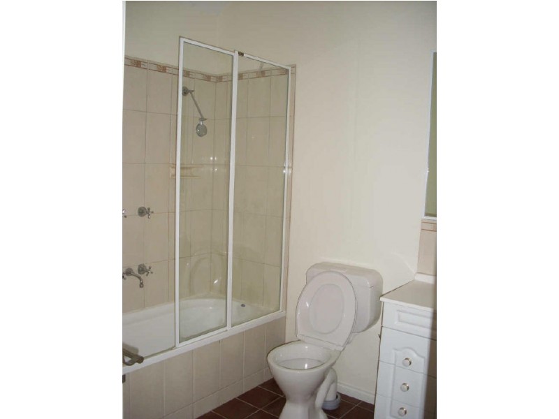 2/95 Eastwood Street, Kensington VIC 3031