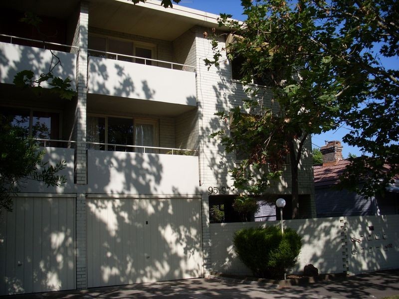 2/95 Eastwood Street, Kensington VIC 3031