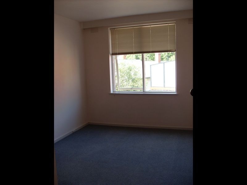 2/95 Eastwood Street, Kensington VIC 3031