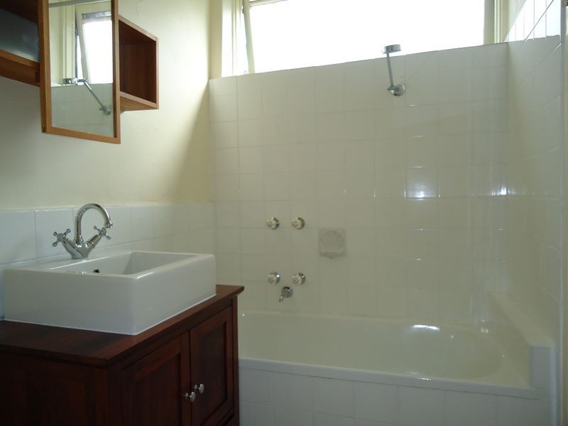 2/34 Curtin Street, Maidstone VIC 3012