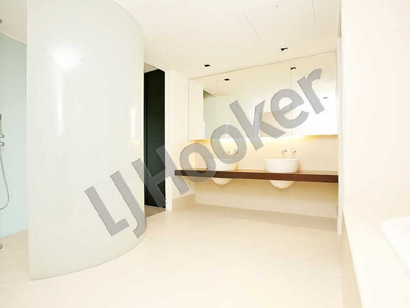 9.03/279 Wellington Parade South, East Melbourne VIC 3002