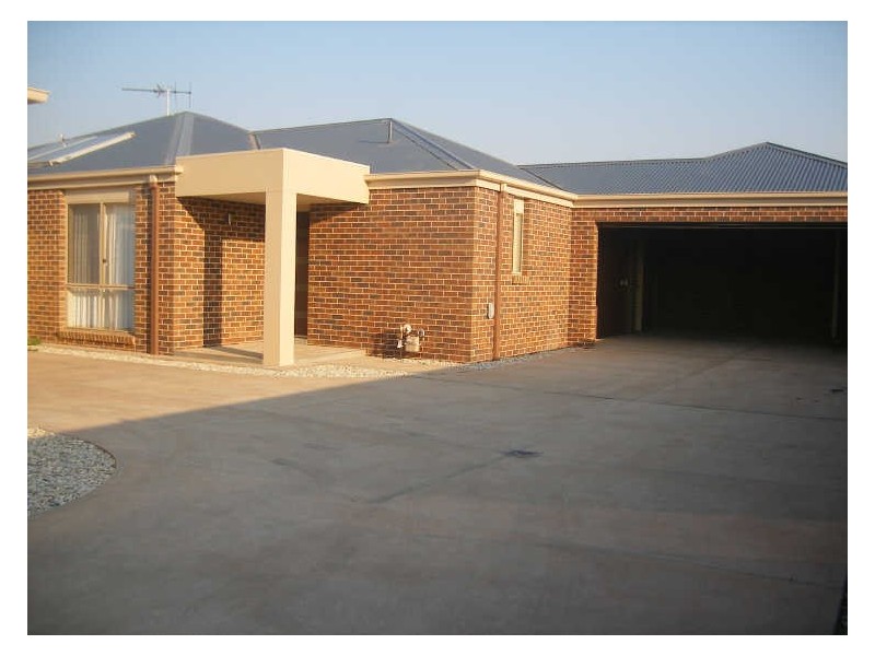 2/17 Logan Drive, Wangaratta VIC 3677