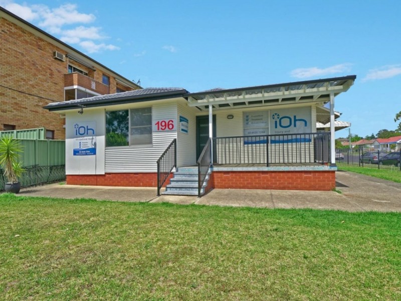 196 Lindesay Street, Campbelltown NSW 2560