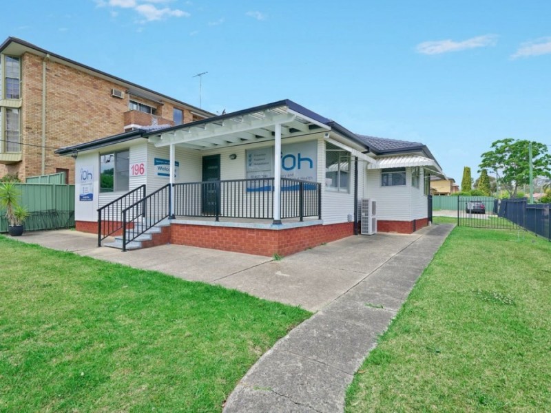 196 Lindesay Street, Campbelltown NSW 2560