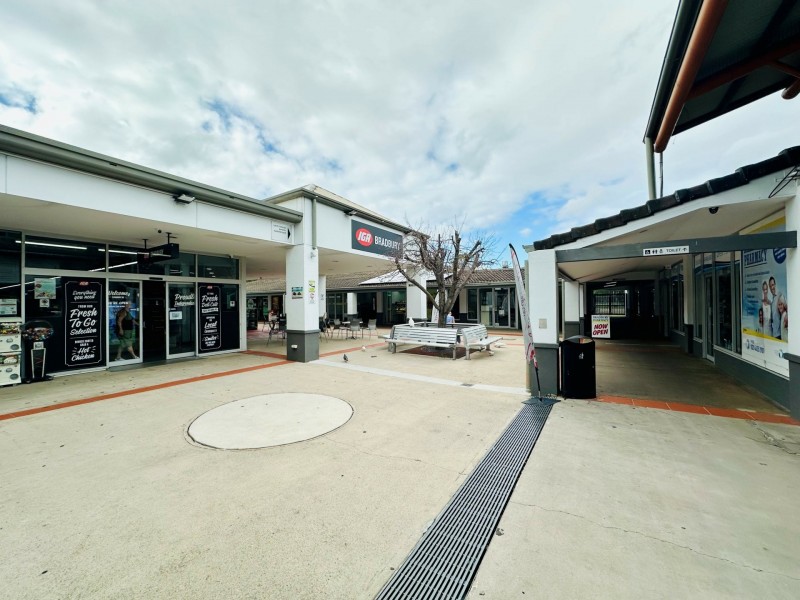 Shop 7b, 1 The Parkway, Bradbury NSW 2560