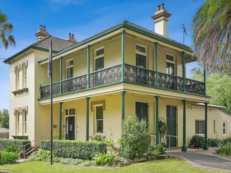 32 Lithgow Street, Campbelltown NSW 2560