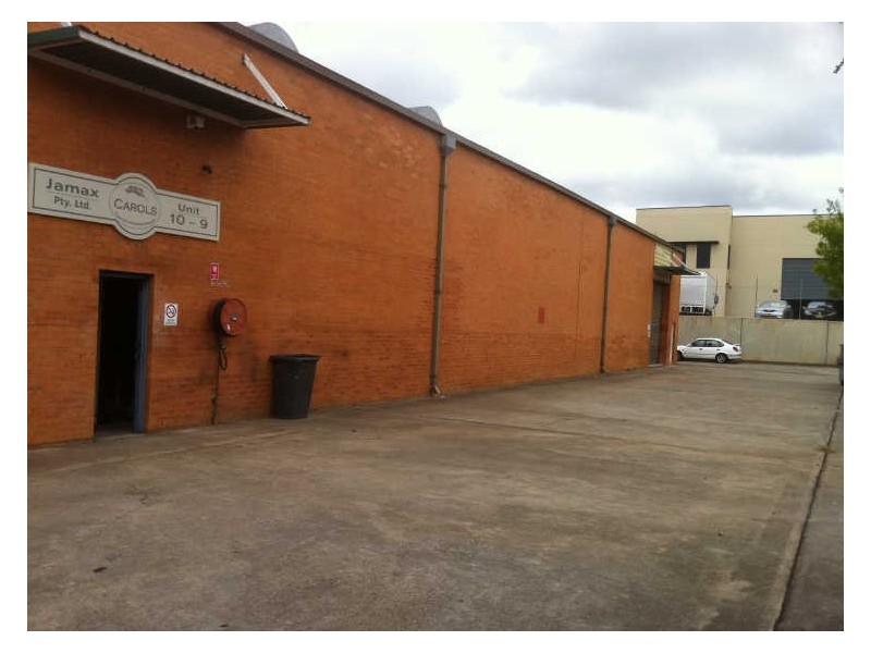 Unit 10/9 Swaffham Road, Minto NSW 2566