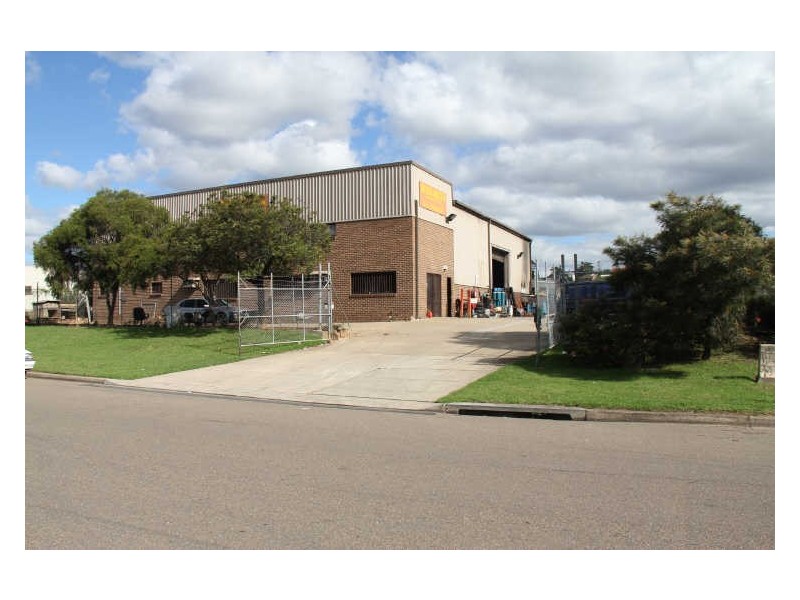 8 Frost Road, Campbelltown NSW 2560