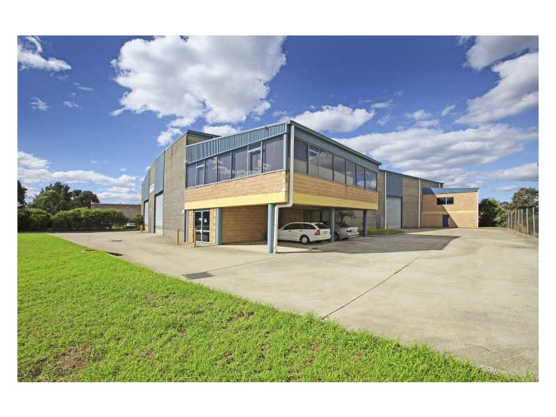 4 Saggartfield Road, Minto NSW 2566