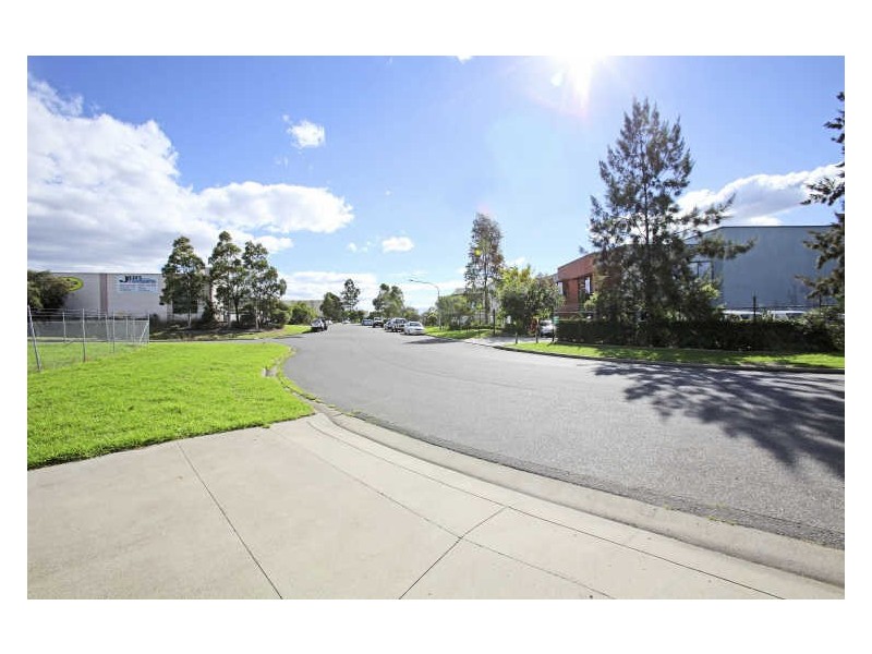 4 Saggartfield Road, Minto NSW 2566