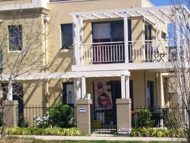 6a Centennial Drive, Campbelltown NSW 2560