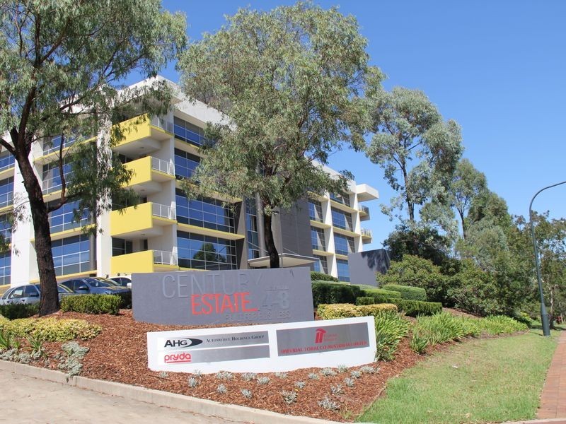 2/4-8 Inglewood Place, Baulkham Hills NSW 2153
