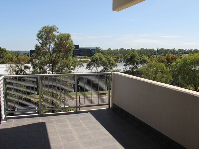 2/4-8 Inglewood Place, Baulkham Hills NSW 2153