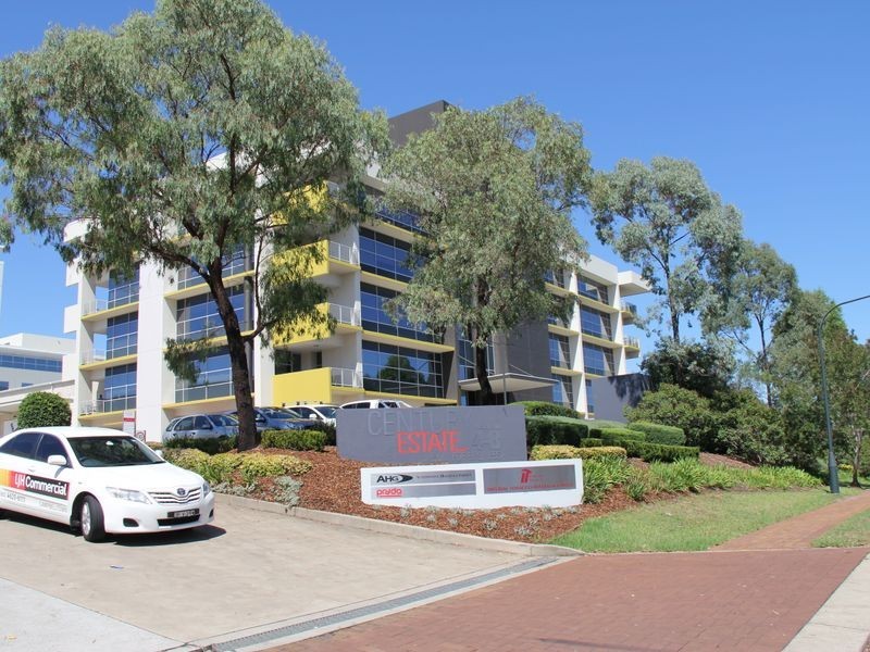 2/4-8 Inglewood Place, Baulkham Hills NSW 2153