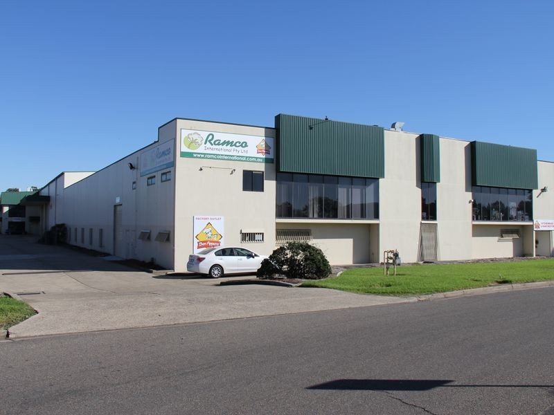 Unit 1/1 Swaffham Road, Minto NSW 2566