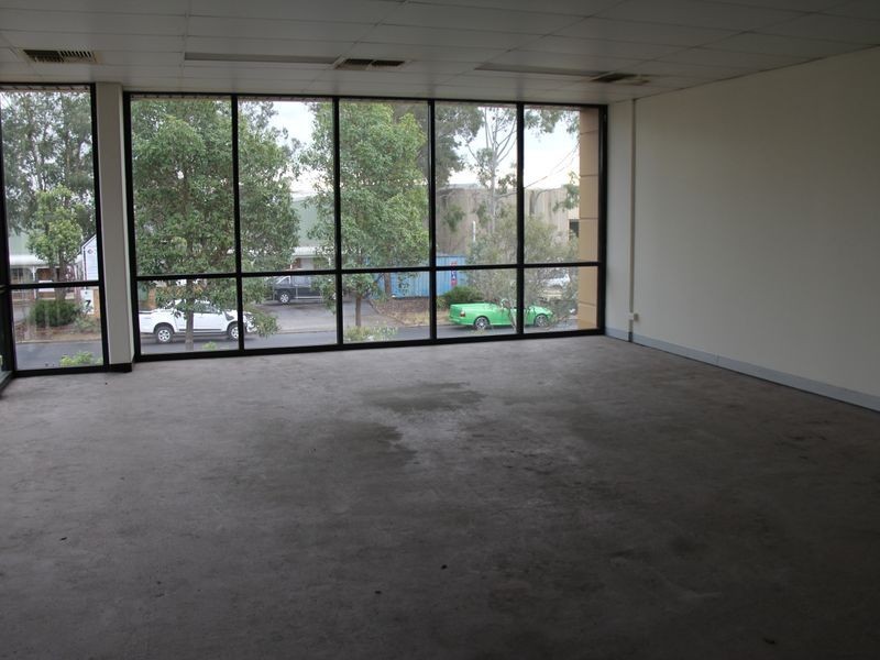 2/8 Blackmore Road, Smeaton Grange NSW 2567