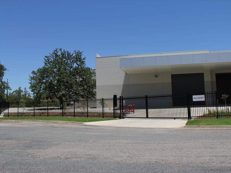 Unit 2/4 Nursery Place, Campbelltown NSW 2560