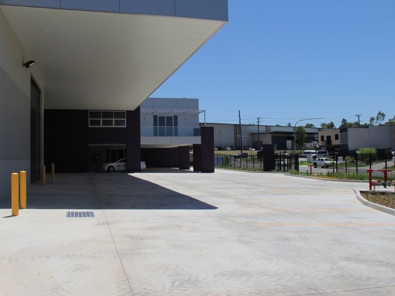 Unit 2/4 Nursery Place, Campbelltown NSW 2560