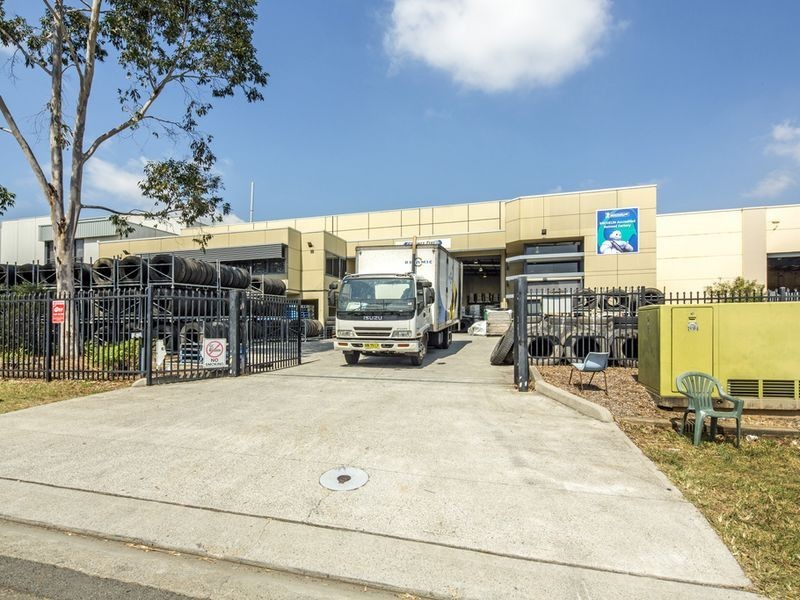 13 Reaghs Farm Road, Minto NSW 2566