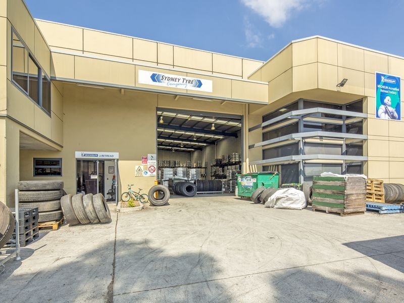 13 Reaghs Farm Road, Minto NSW 2566