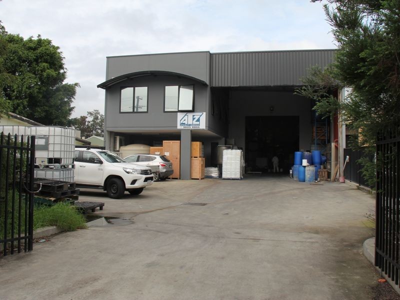 8 Aero Road, Ingleburn NSW 2565