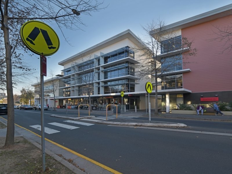 Suite 2.20/4 Hyde Parade, Campbelltown NSW 2560
