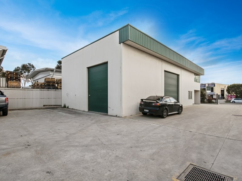 1/4 Samantha Place, Smeaton Grange NSW 2567