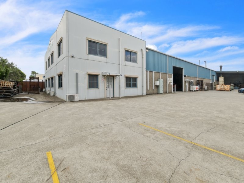 16 Saggart Field Road, Minto NSW 2566