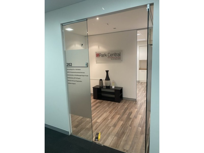 2.02/4 Hyde Parade, Campbelltown NSW 2560