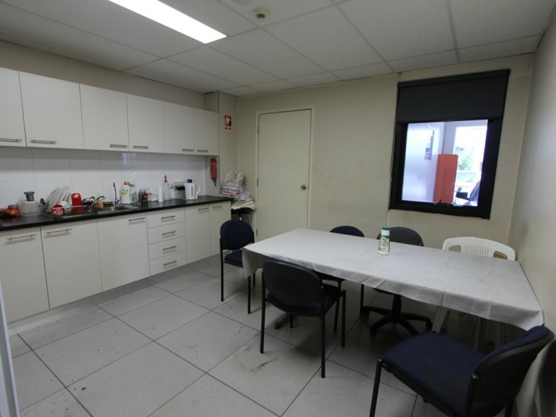 2/1 Nursery Road, Campbelltown NSW 2560