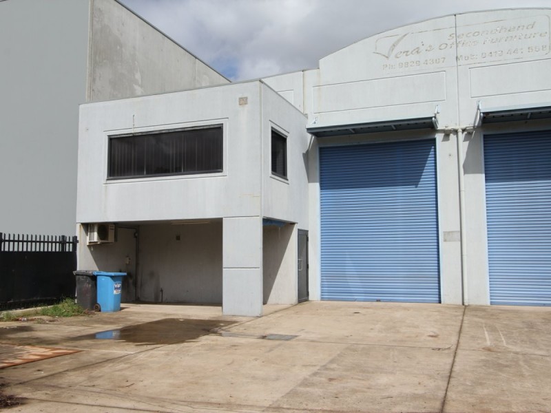 15 Memorial Avenue, Ingleburn NSW 2565