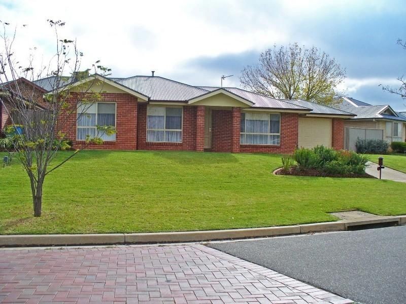 2/2 Madin Place, Estella NSW 2650
